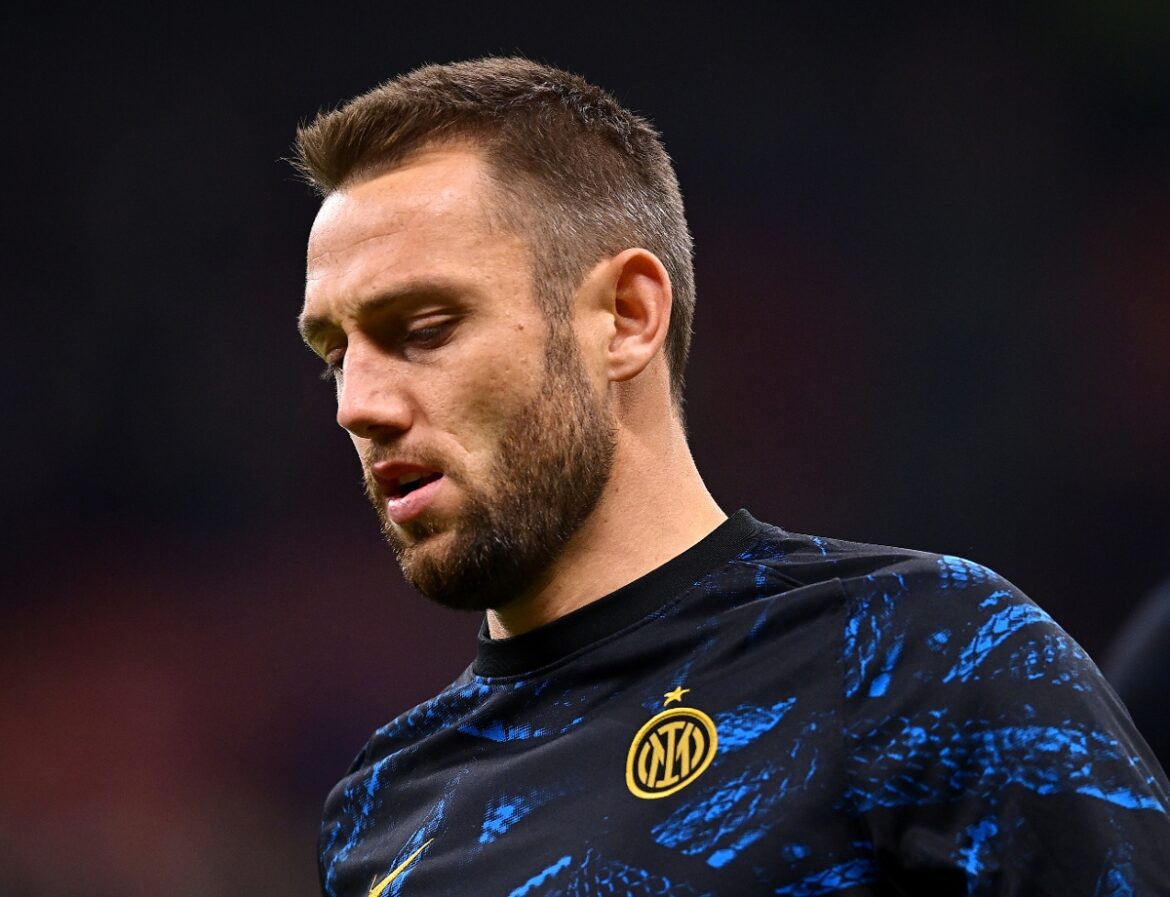 Dumfries and De Vrij are out as Inter face injury crises